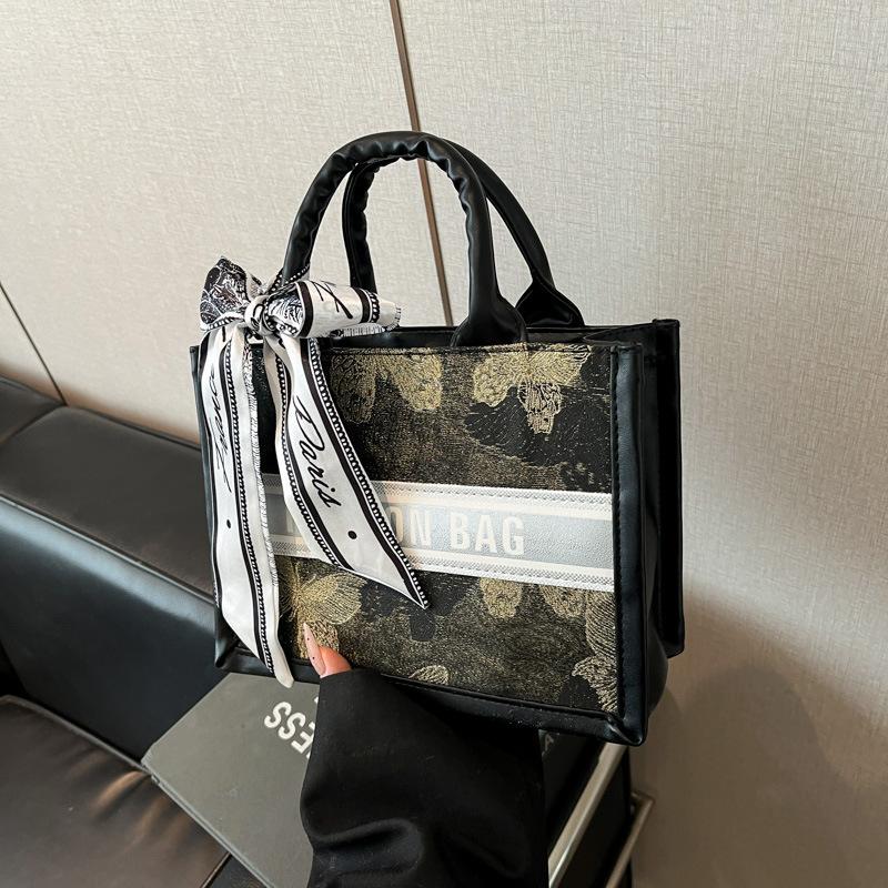 Personality trend niche commuter handbag shoulder large capacity beautiful tote bag women's messenger bag casual bag