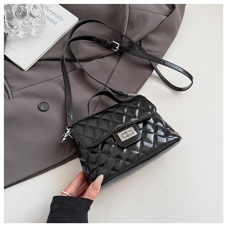 

High-end diamond portable small bag women s 2025 new fashion small square bag niche design single shoulder messenger bag tide