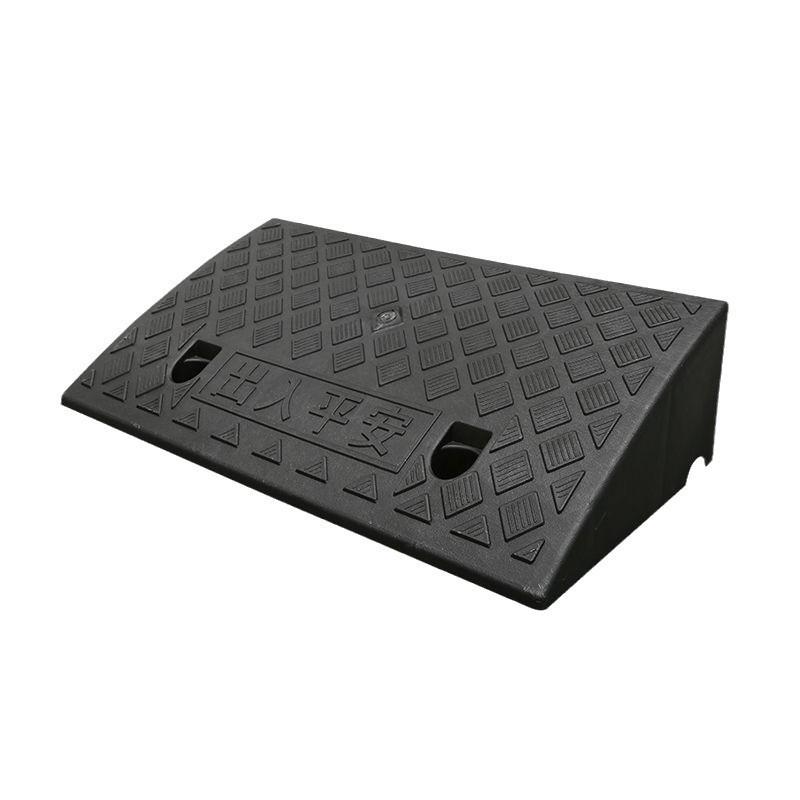 Plastic Ramp Pad: Car Uphill Climbing Slope Curb Threshold Speed Bump Step.