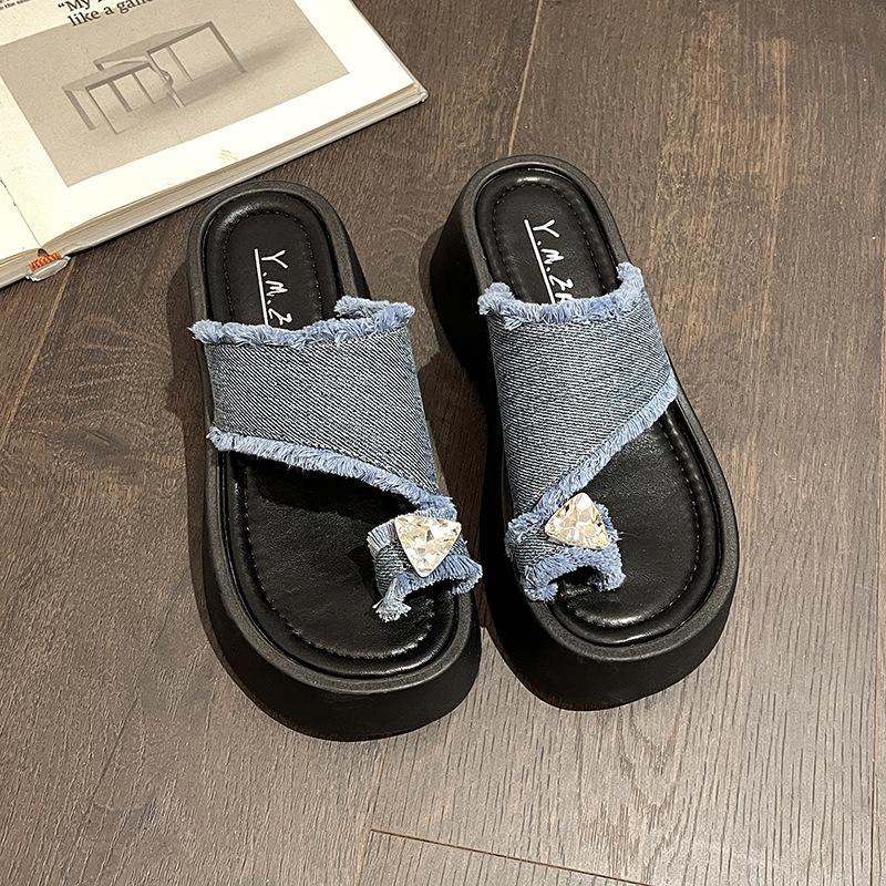 Thick-bottomed Casual Cover Toed Rhinestone Slippers Women's 2025 Summer New Super Fire Beach Versatile Lace One-word Cool Slippers