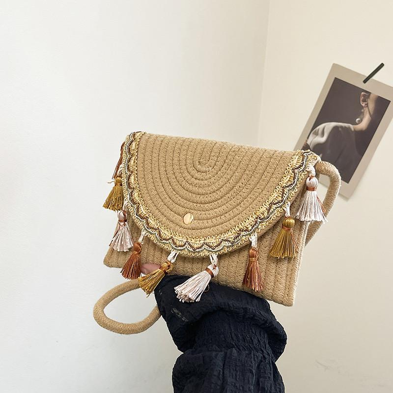 

2026 Trendy Bohemian Straw Woven Crossbody Bag Summer New Tassel Envelope Saddle Shoulder Bag for Women Casual Beach Vacation