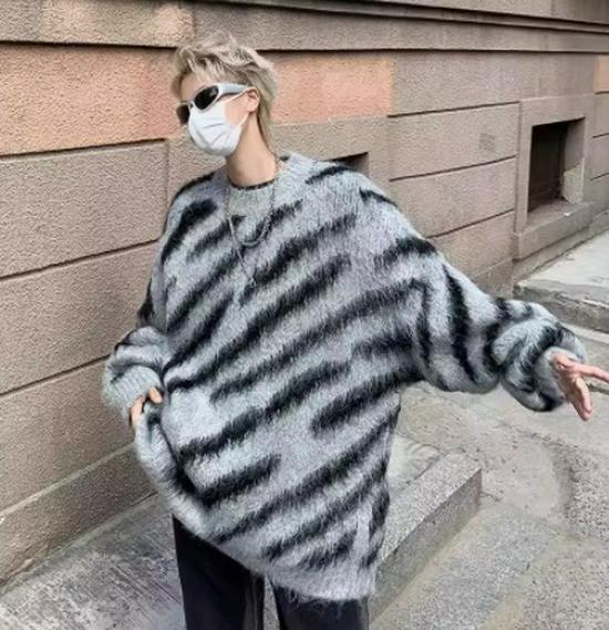 Men s Zebra Stripe Thick Knit Sweater – American-Japanese Retro Style Winter Coat XXL
