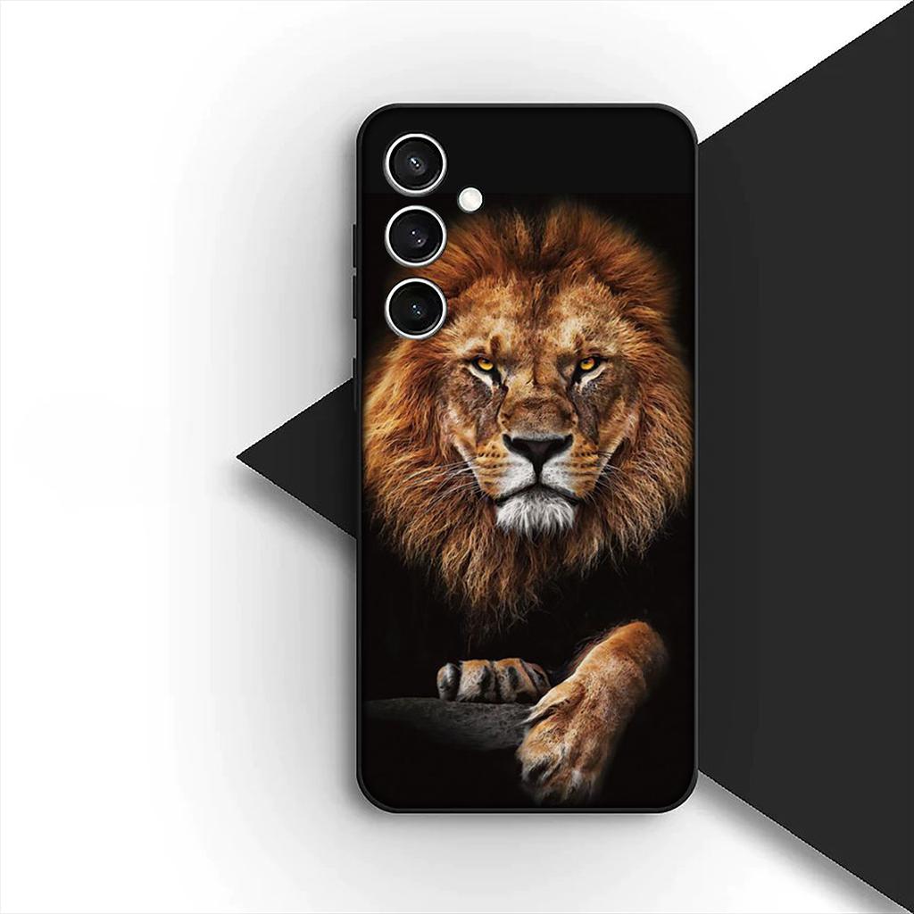 Casing for Motorola Moto G55 G45 G75 G85 G35 Edge 50 30 Fusion 40 NEO Ultra Pro Phone Cover Soft Case Lion Stalking Wolf Art