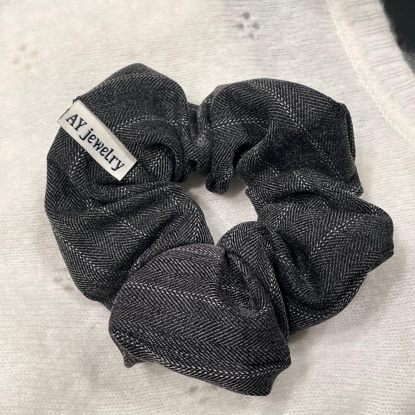 2026 New Style High-End Striped Scrunchie for Women: Autumn/Winter Hair Accessory