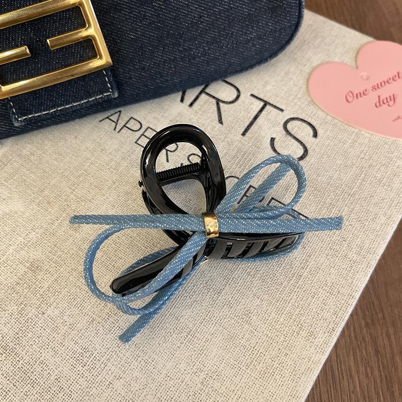 Blaue Schleife Kleine Entenschnabelklemme mit Streamer zum Haarstyling