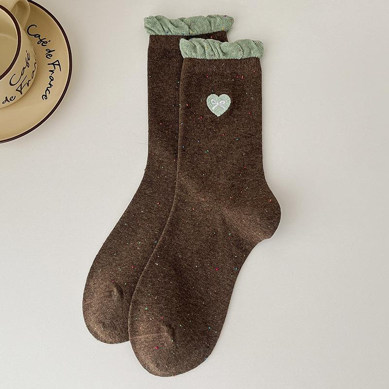 

Кружевные носки для женщин, до середины икры для осени и зимы, модные носки из точечной пряжи с вышивкой в форме сердечек, бесшовные носки 1 pair темно-коричневого