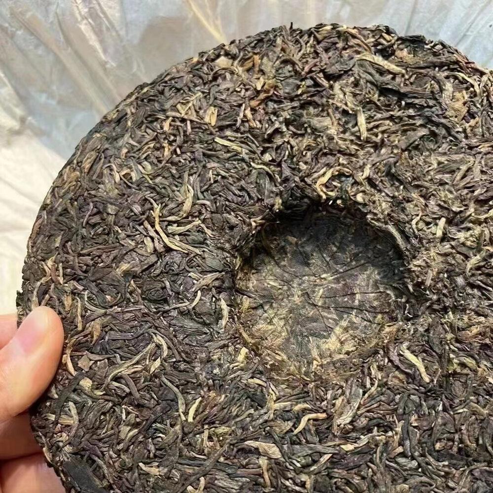 357g Bolo de Chá Yunnan Puerh Velho 2003 Pavão Bolo de Chá Sheng Pu-erh Chá Pu'er Envelhecido