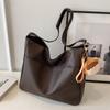 High End Niche Design Shoulder Bag for Women's New Commuter Tote Bag Fashionable and Versatile College Student Class Bag