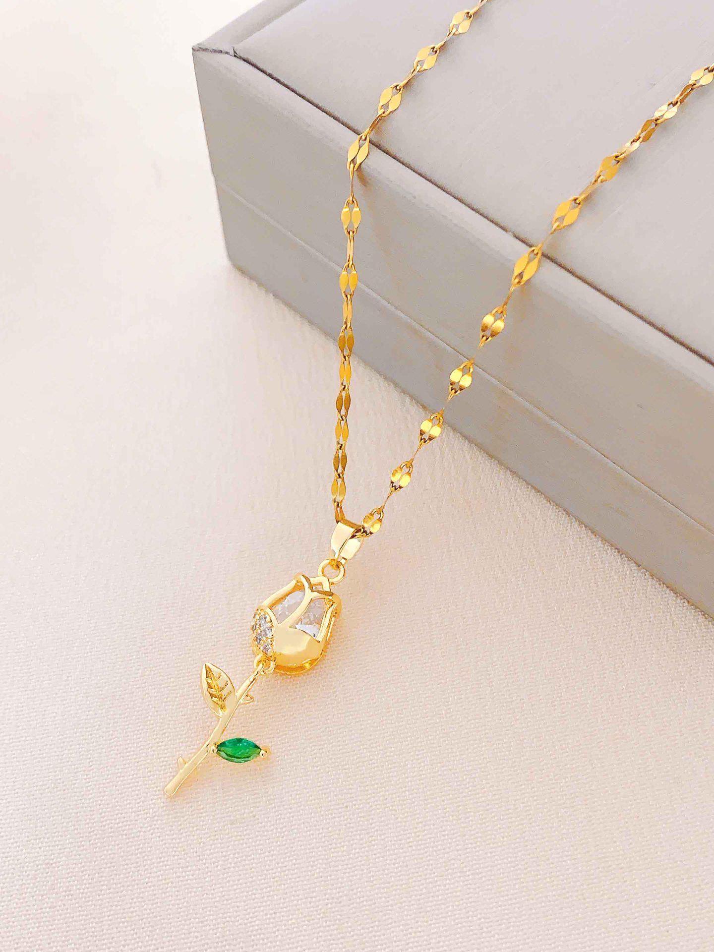 

Women s Summer Tulip Necklace: High-End Titanium Steel, Versatile Clavicle Chain, Fade-Resistant Fashion Accessory.