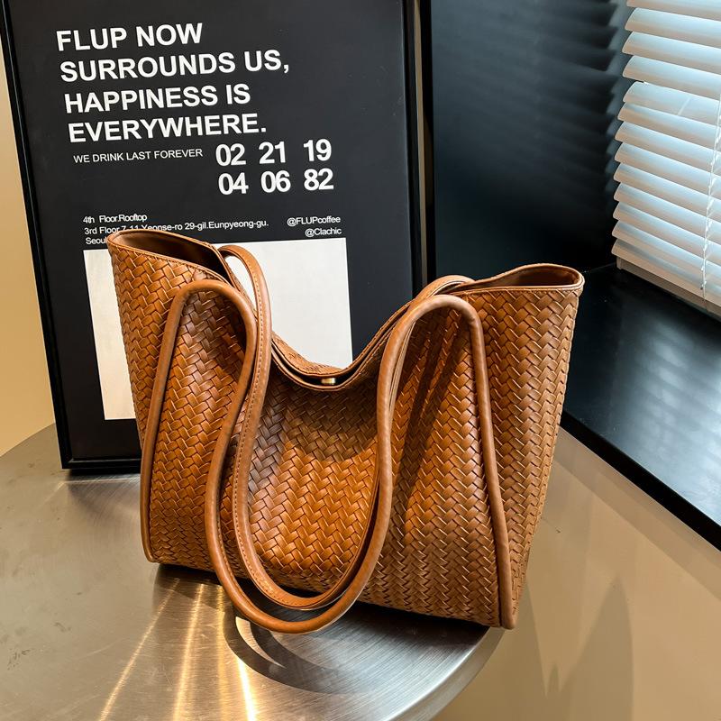 Large-capacity commuter bag women's autumn and winter versatile new casual shoulder shopping bag simple tote bag