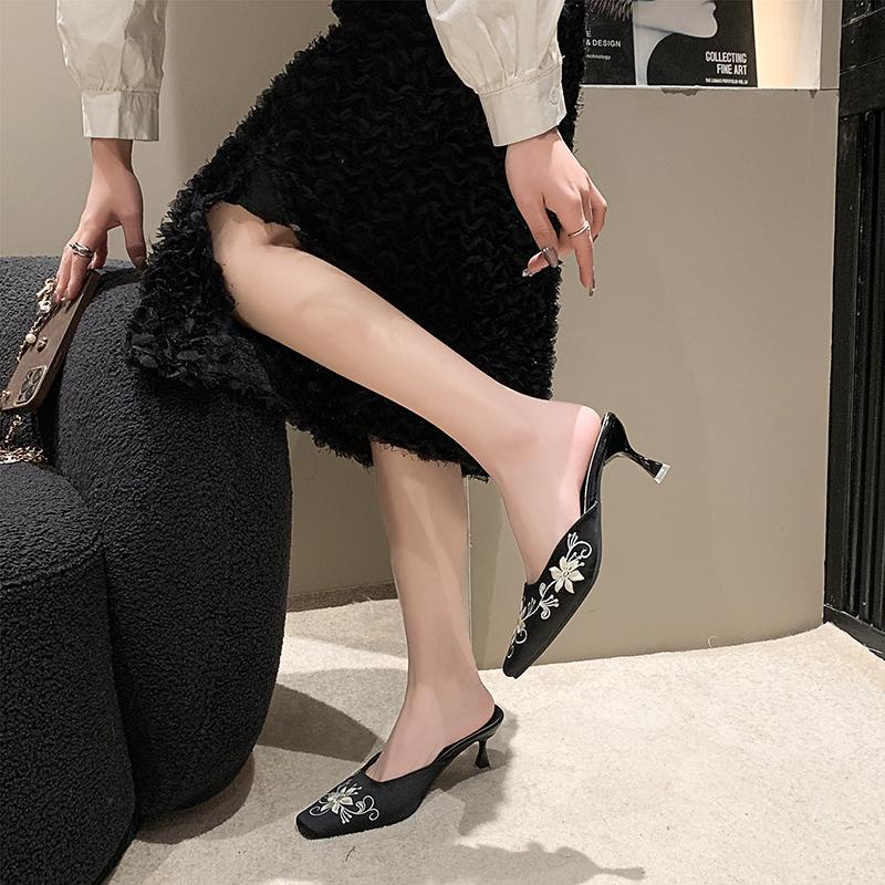 Fashion Slippers Women Summer Luxury Slides Female Shoes Low Cover Toe Flock Thin Heels Designer 2025 Sexy Rubber Basic Rome Fabric Flor