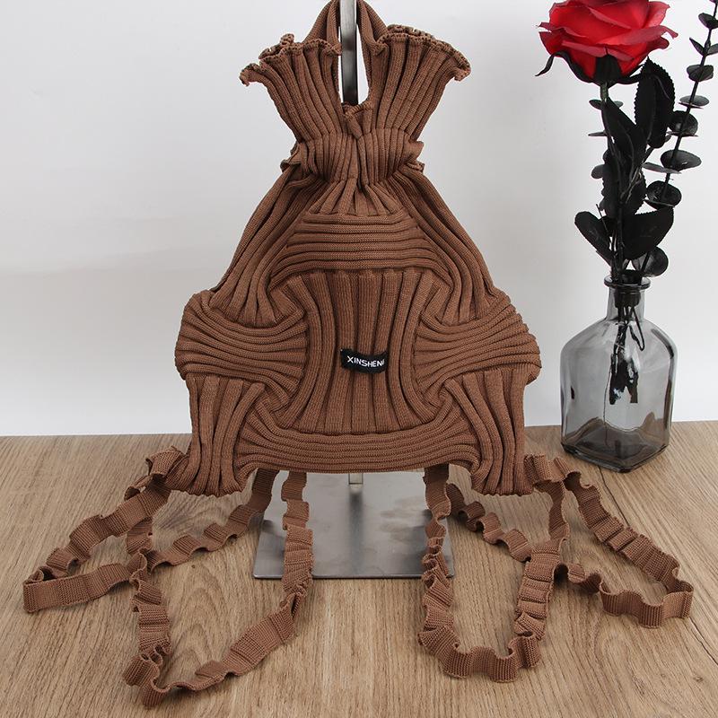 

Корейская плиссированная сумка-рюкзак в стиле Квон Нара 28*30 cm кофейный