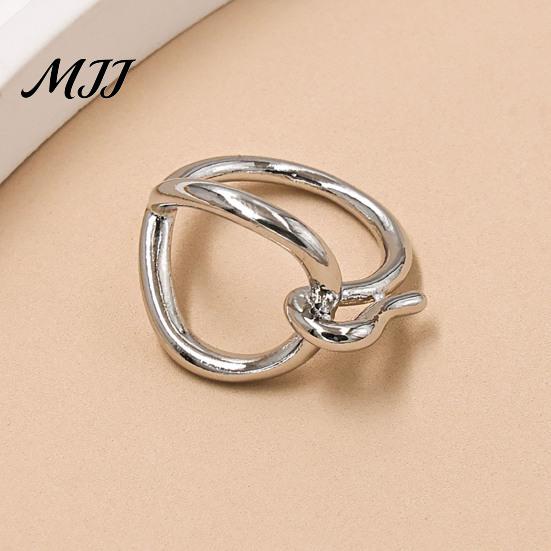 Versatile Scarf Ring Irregular Ring, Elegant Knotted Heart Silk Buckle Clip, Shawl Holder Wrap Fastener for Coat Collar Belt, Fashionable Accessory