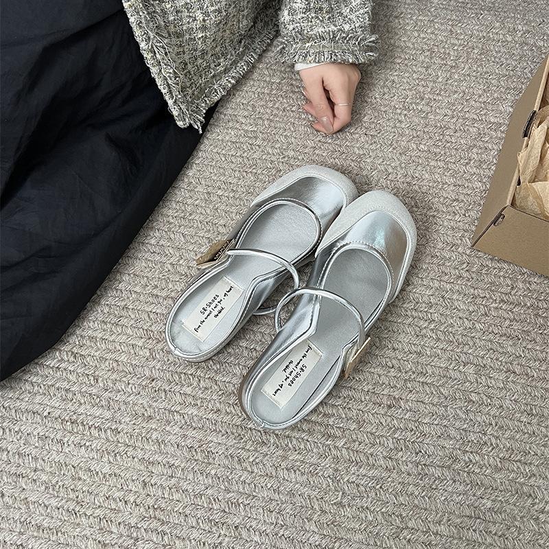 

Знаменитости из Интернета в Xiaoxiangfeng, тапочки с плоским дном и сумкой, женская летняя одежда 2025 года, новые французские феи с юбкой, сандалии 40