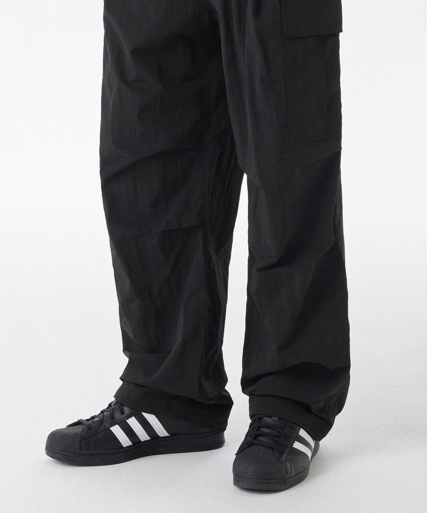 Musinsa Standard Nylon One-Tuck Parachute Cargo Pants [Black]