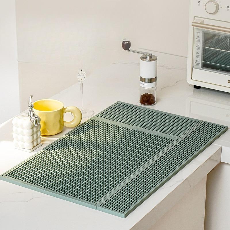 Folding Bar Counter Mat Silicone Water-draining and Heat-insulating Pills, Multi-sized Spliced Anti-slip Water-filtering Cup Mat
