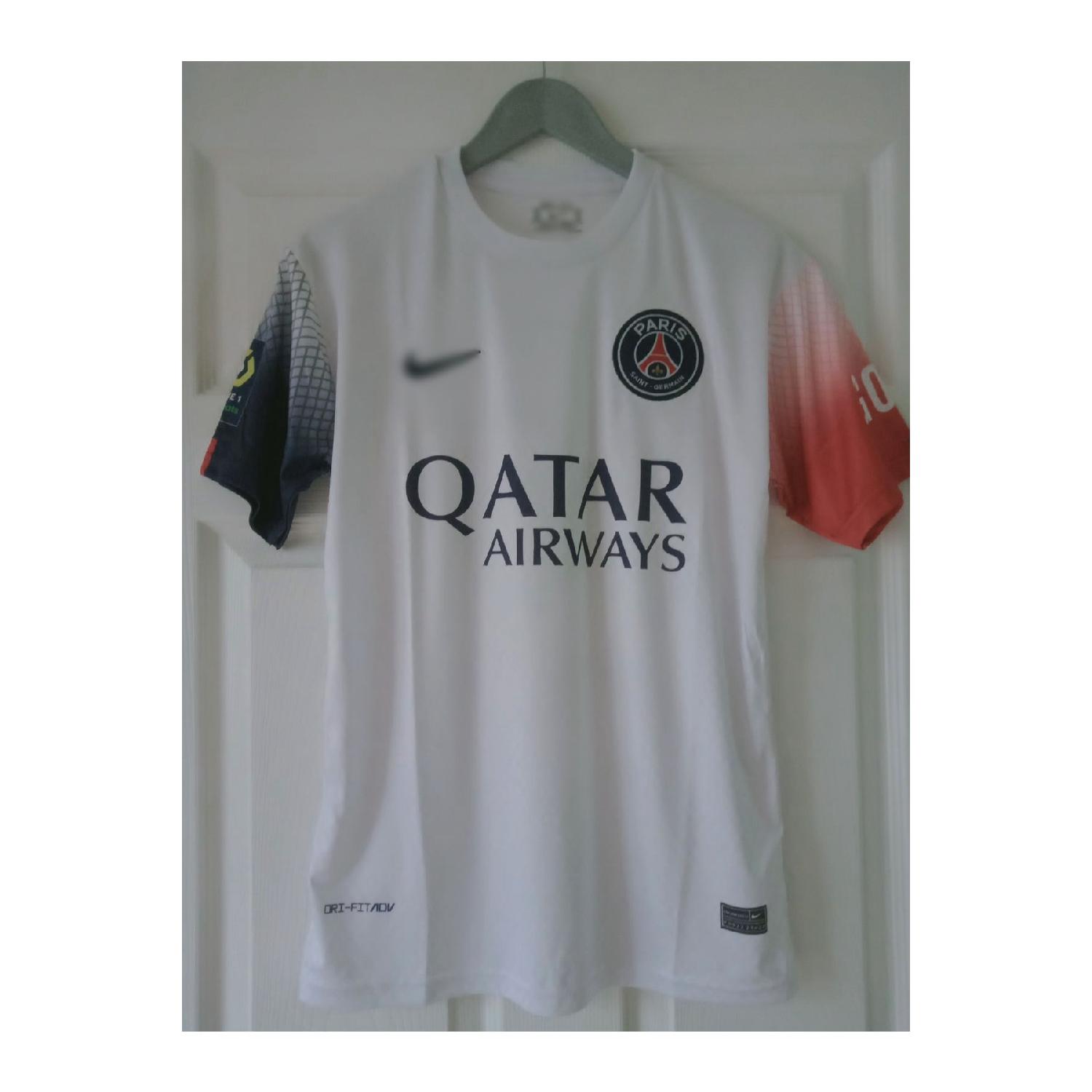 

ПСЖ Неймар-младший, белая футболка нового сезона 2023/24 футбольного сезона