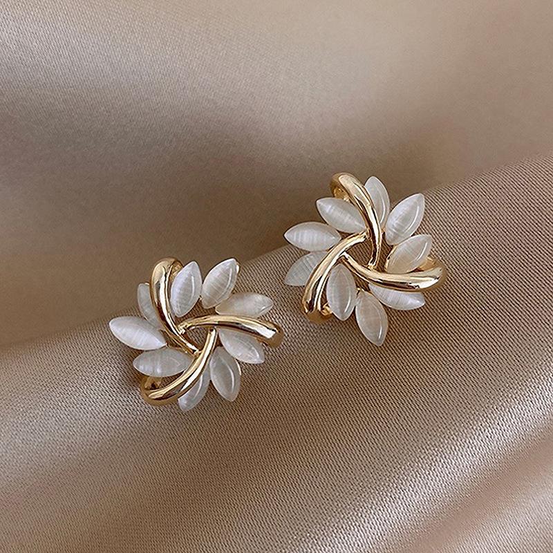 French Cat's Eye Petal Stud Earrings: Elegant, Versatile Japanese & Korean Style for Women - Light Luxury, High-End Aesthetic