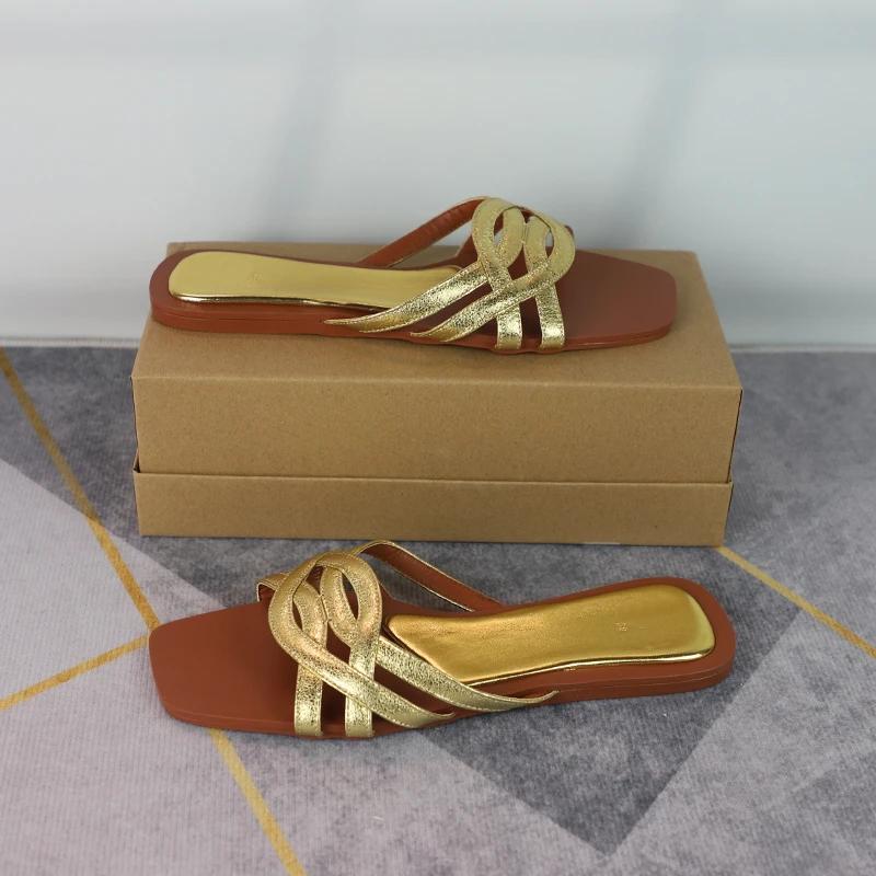 

Мода 2024 Новые женские плоские тапочки Модные дышащие полые крестообразные шлепанцы для улицы Повседневные сандалии для женщин Большой размер 40 41 37 золотой