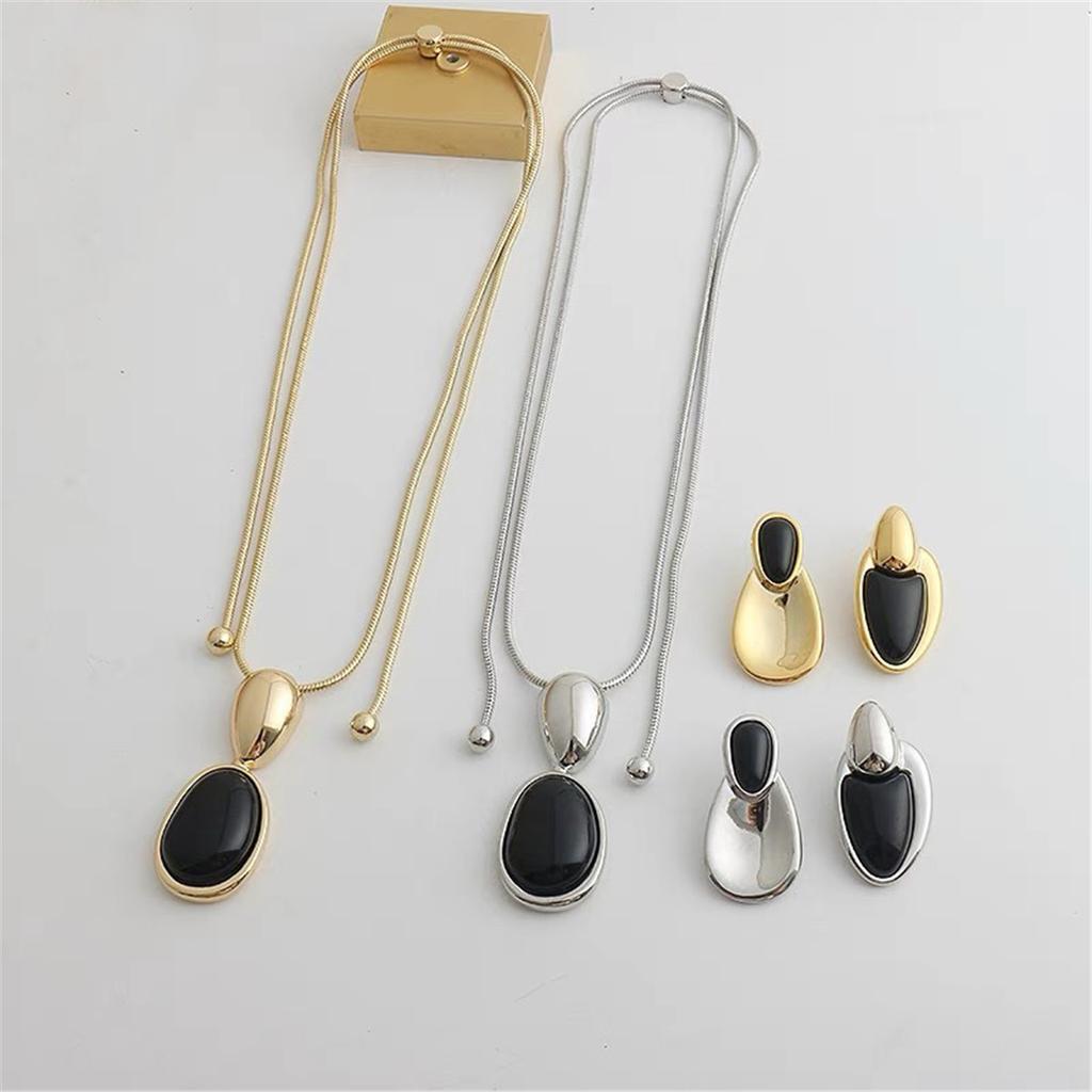 Tooxika Niche Light Luxury Simple High Feeling Onyx Water Drop Necklace Snake Bone Chain Drawstring Sweater Chain Female