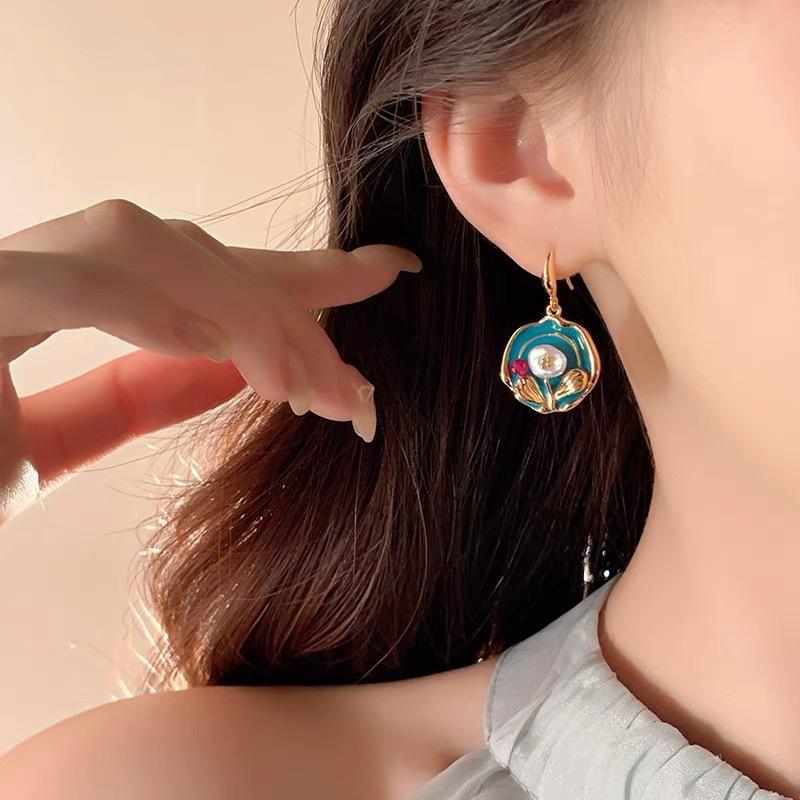 Special Imitates Baroque Pearl Earring Design with Unusual Temperament Jewelry for Women and Girls Light Luxury Accessories
