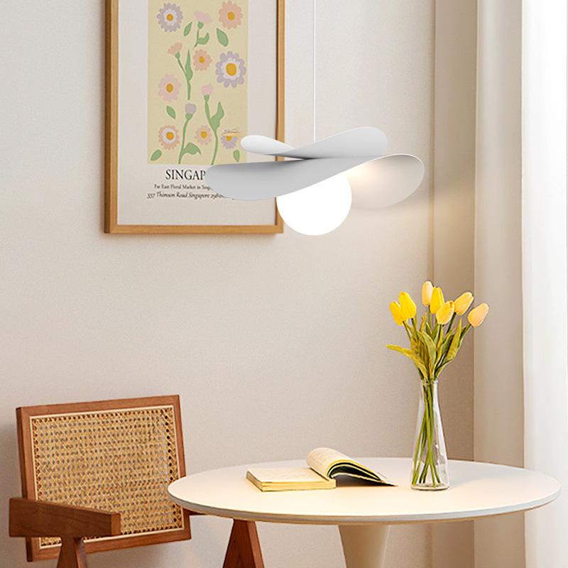 Unique Dining Room Pendant Light with Glass Orb Chandeliers Nordic Home Decor Lamps for Living Room Board LED Light Illumination