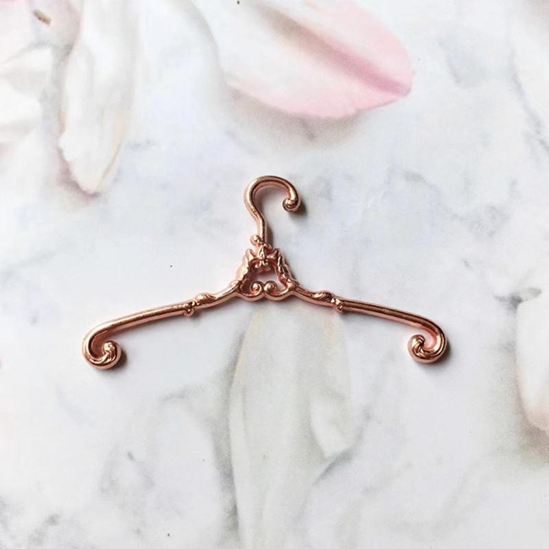 2Pcs/Bag Miniature Retro Coat Hanger Model Simulation Decoration Dollhouse Accessories Micro Landscape Props Kids Play Toys Gift