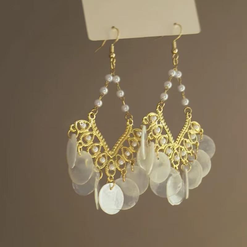 Silver Needle Cat's Eye Stone Shell Stud Earrings: Summer Seaside Style Fashionable High-End Women's Jewelry.