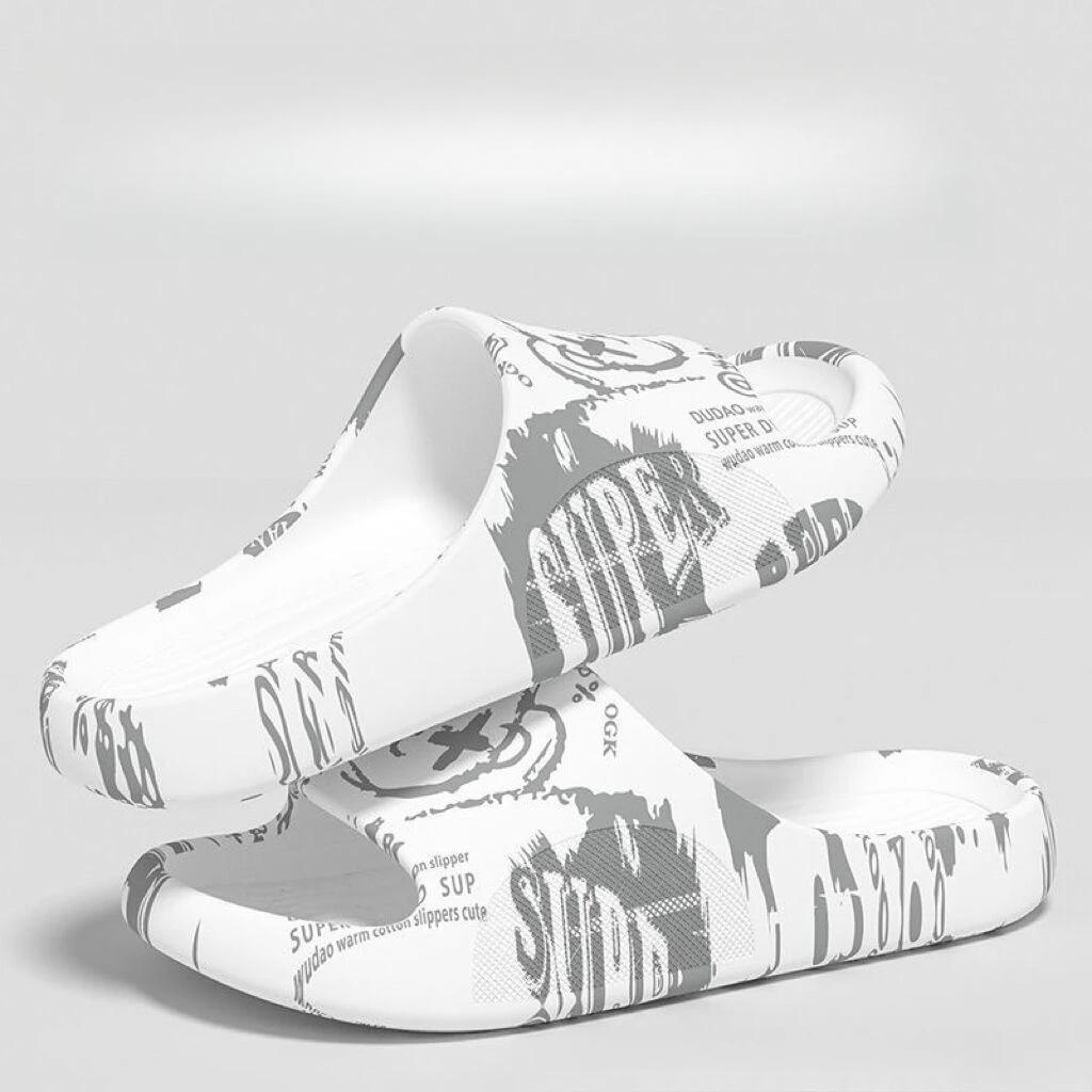 Fashion Violent bear slippers with a thick bottom that feels like stepping on poop. Bathroom slippers are non slip and odorless