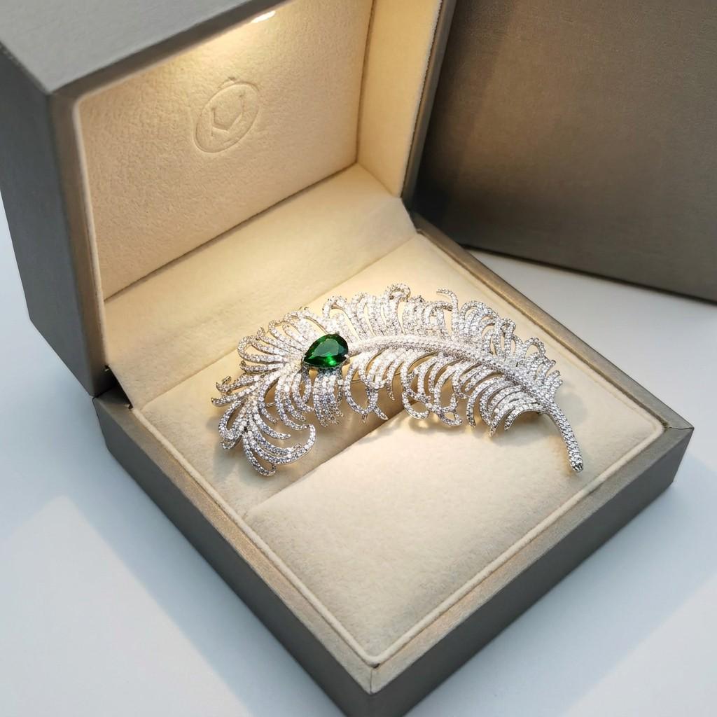 2026 Recommend Women's High-End Zircon Feather Brooch Classic Corsage Suit Accessories Jewelry Pin Buckle Wedding Gift Brooches