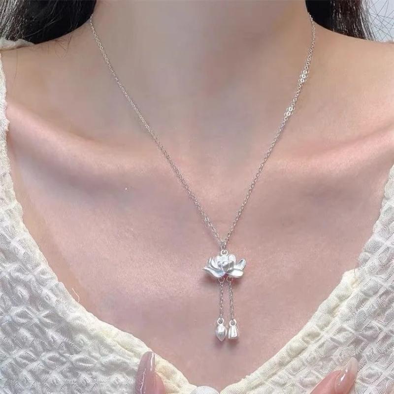 New Creative and Fresh Lotus Tassel Necklace for Women, Lucky Lotus Pendant, New Chinese Style, Niche Necklace for Women