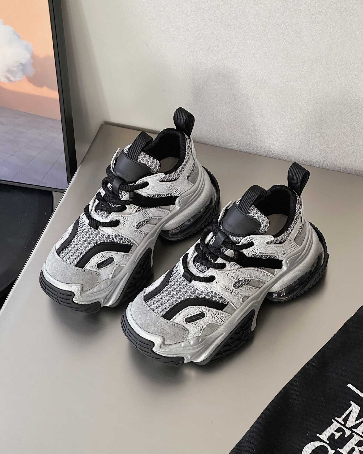 

Leather thick-soled heightening casual dad shoes women s 2025 spring and autumn new Korean version round head lace-up soft-soled sports shoes tide 35