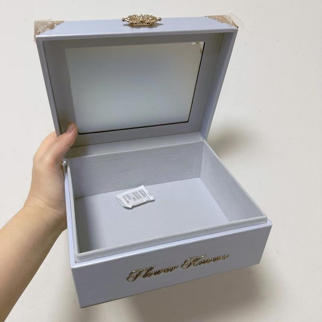 Flower knows Strawberry Rococo Lila Schmuckschatulle Limited Edition Periphere Aufbewahrungsbox Hohe Schönheit Leichter Luxus Exquisites Geschenk