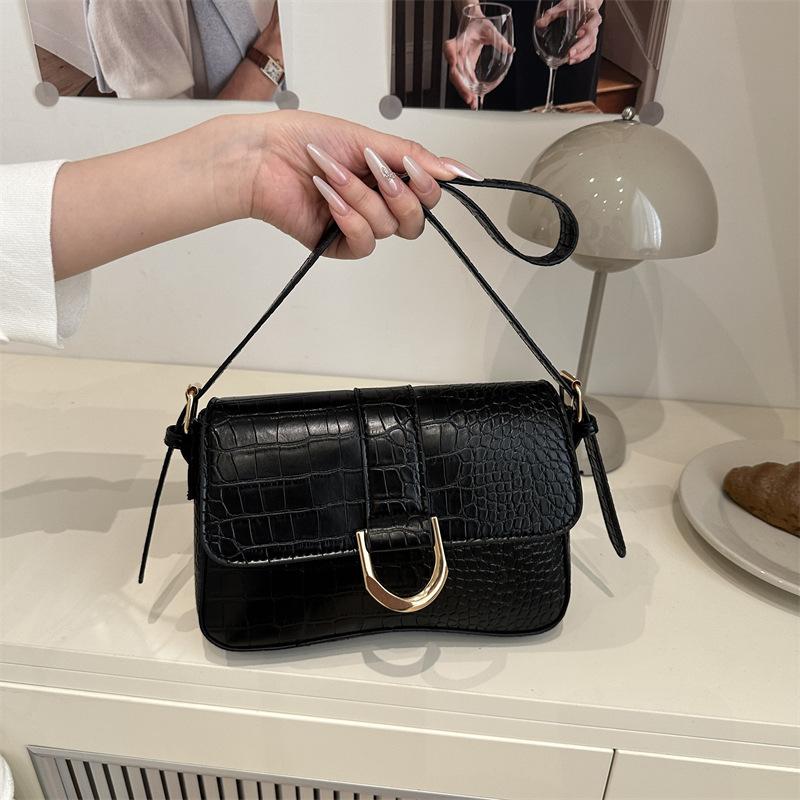 

Fashion spring new solid color retro temperament versatile underarm bag women s commuting casual foreign style personalized shoulder bag чёрный