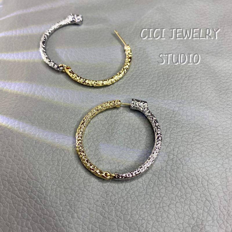 

Cici Colorblock Lava Fashion Retro Europe and America Female Gold and Silver A Pair of Two-Color Earrings [925 Silver Needle]