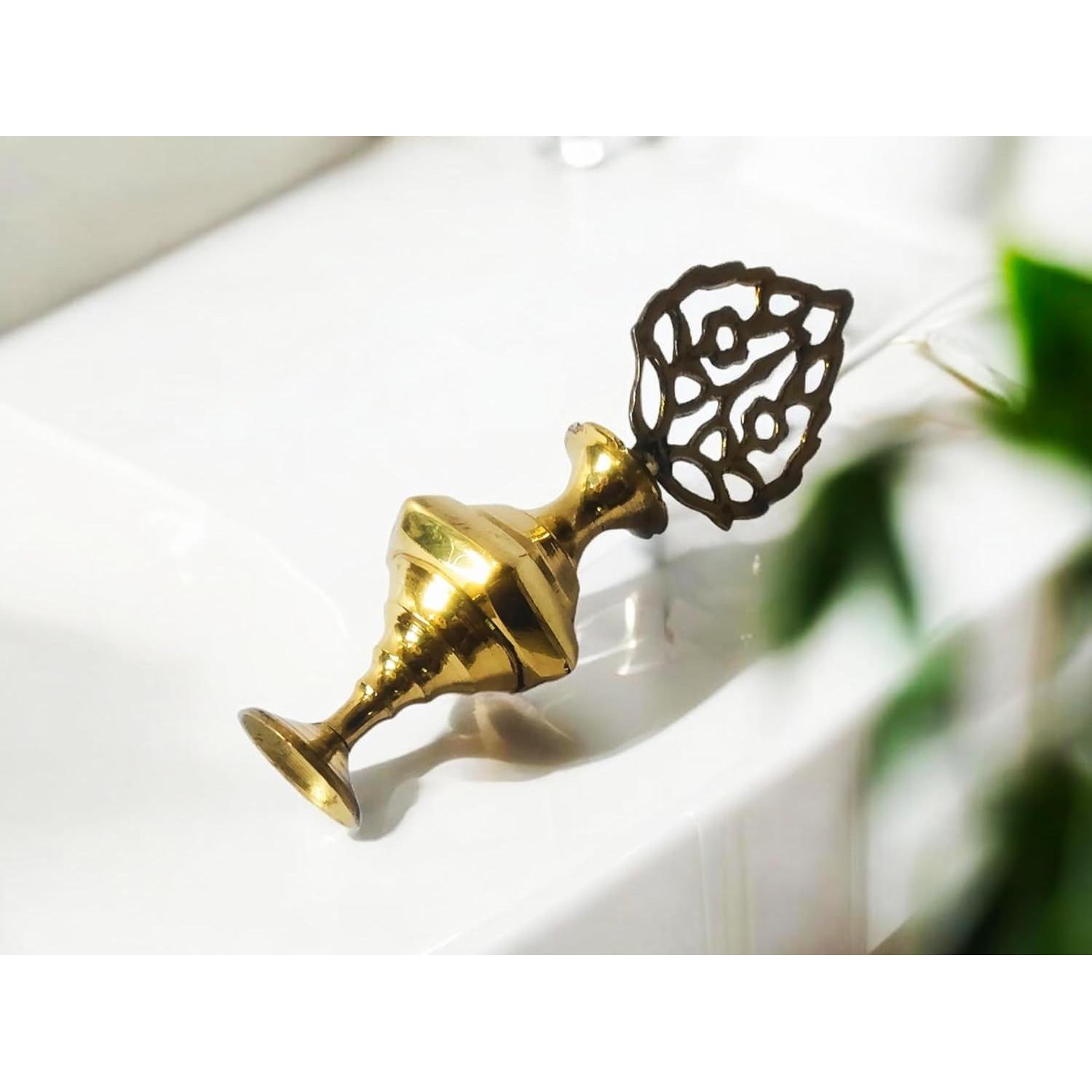 

@ Brass Surmadani Hand Pot For Eyes 25Gm Zr-3010-60%Off