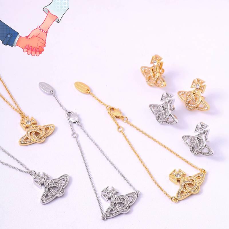 Exclusive Design Twisted Floral Bracelet For Women Elegant Copper Plated Saturn Bracelet With Shimmering Diamonds Characters)