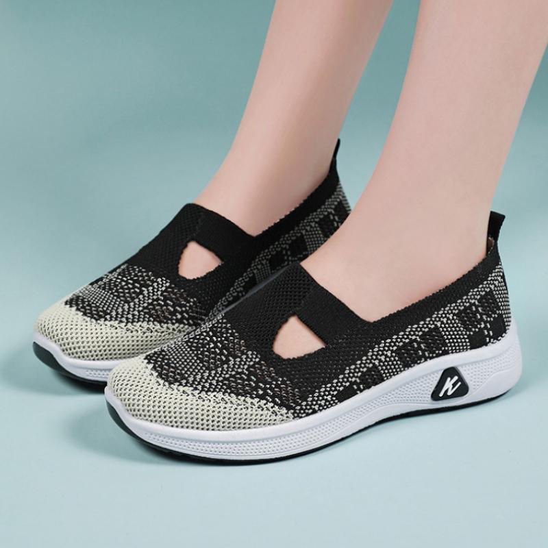 Summer breathable and comfortable single shoes, old Beijing cloth shoes, one step on mother's shoes