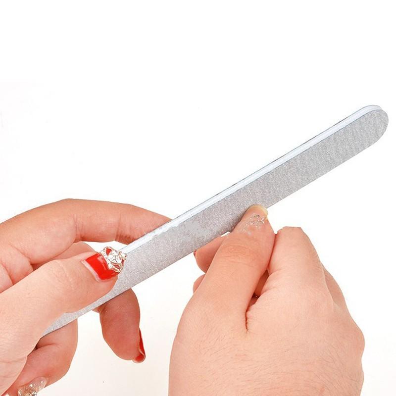 Пилка для натуральных ногтей абразивность 180 грит. Пилочки для ногтей вспененные. Абразивность пилок для ногтей. Пилочки для маникюра. Пилочка для педикюра ногтей.