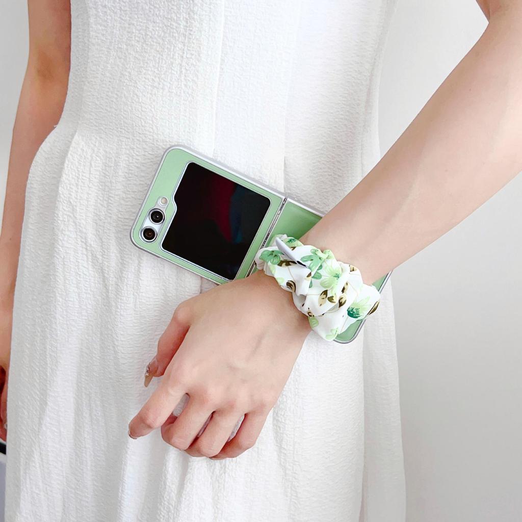 Samsung Z Flip 7 Pearlescent Leather Texture Wristband Case