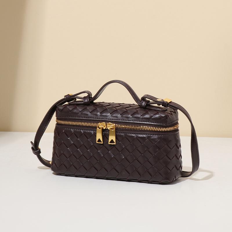New Classic Handmade Woven Box Bag, Fashionable Handheld Makeup Bag, Single Shoulder Crossbody Box, Tofu Small Square Bag