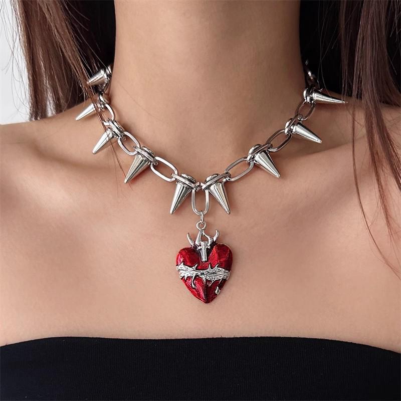 2025 High-End Gothic Punk Necklace: Y2K Dark Style Clavicle Chain for Women