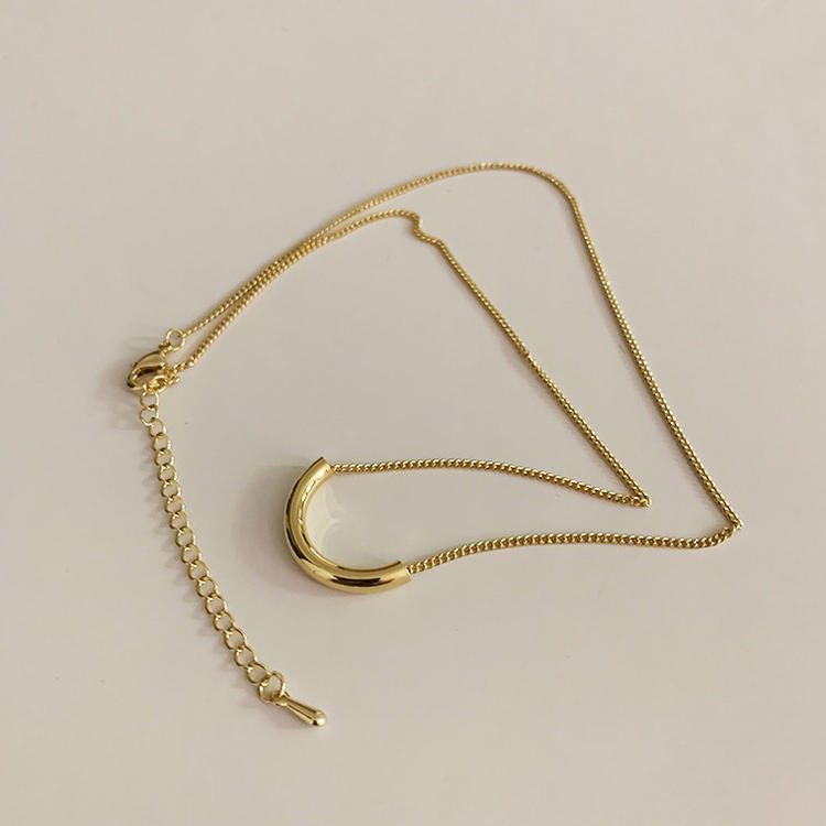 Korean Versatile Curved Smile Necklace Female Niche Cold Wind Stacked Collarbone Chain Titanium Steel Simple Accessories