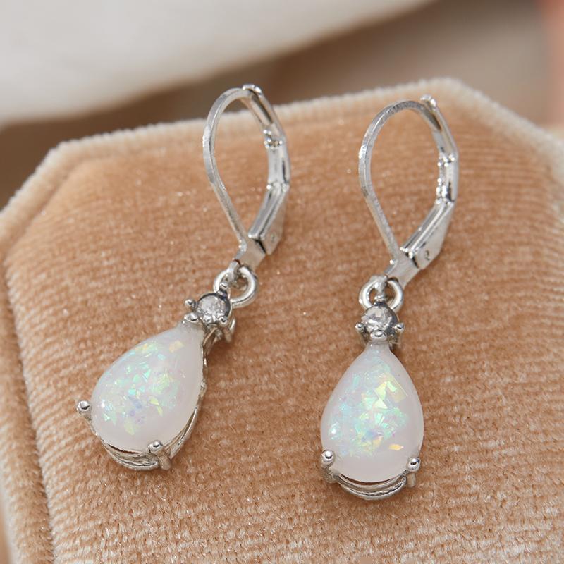 

Богемная мода Белые огненные опалы Серьги-подвески для женщин Нежные банкетные ювелирные аксессуары Подарок