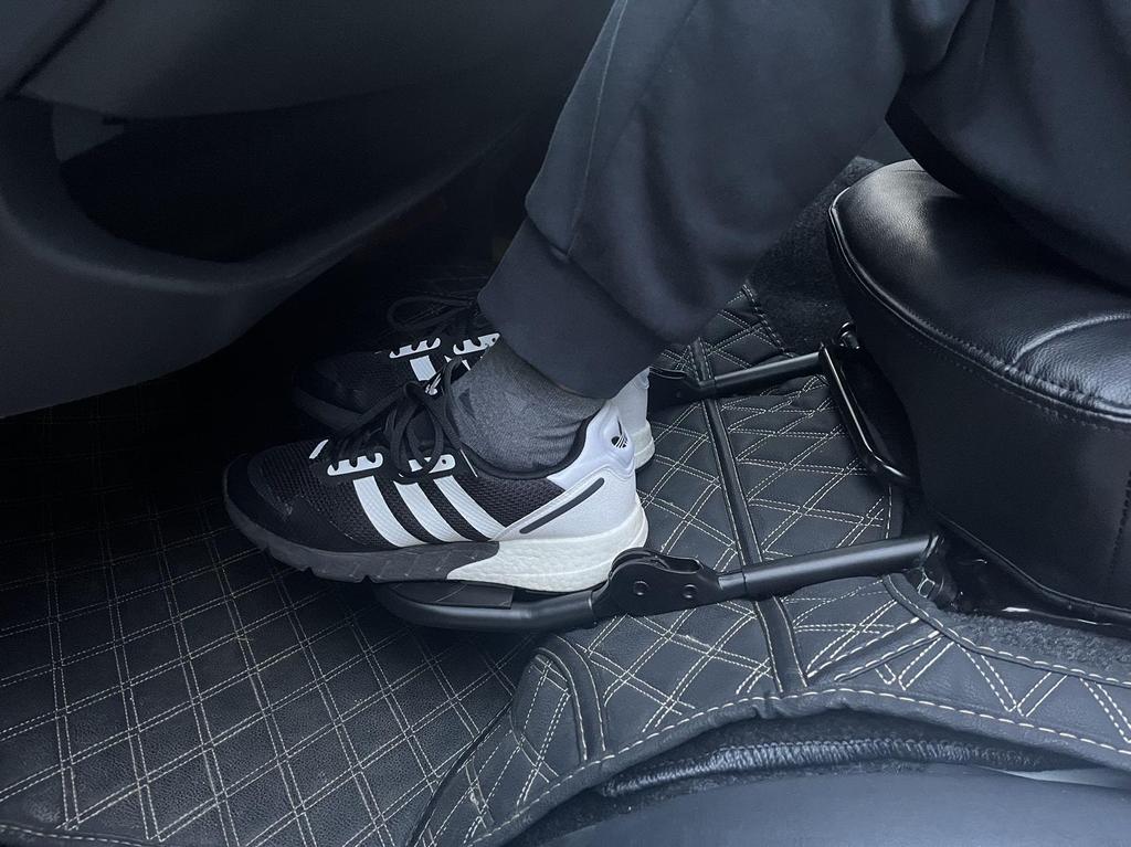 Foldable Passenger Seat Footrest for Toyota Ace Adjustable Height and Easy Includes Cover Hiace/Regius (200 Series, S-GL, 1st-7th Generation), Angle,