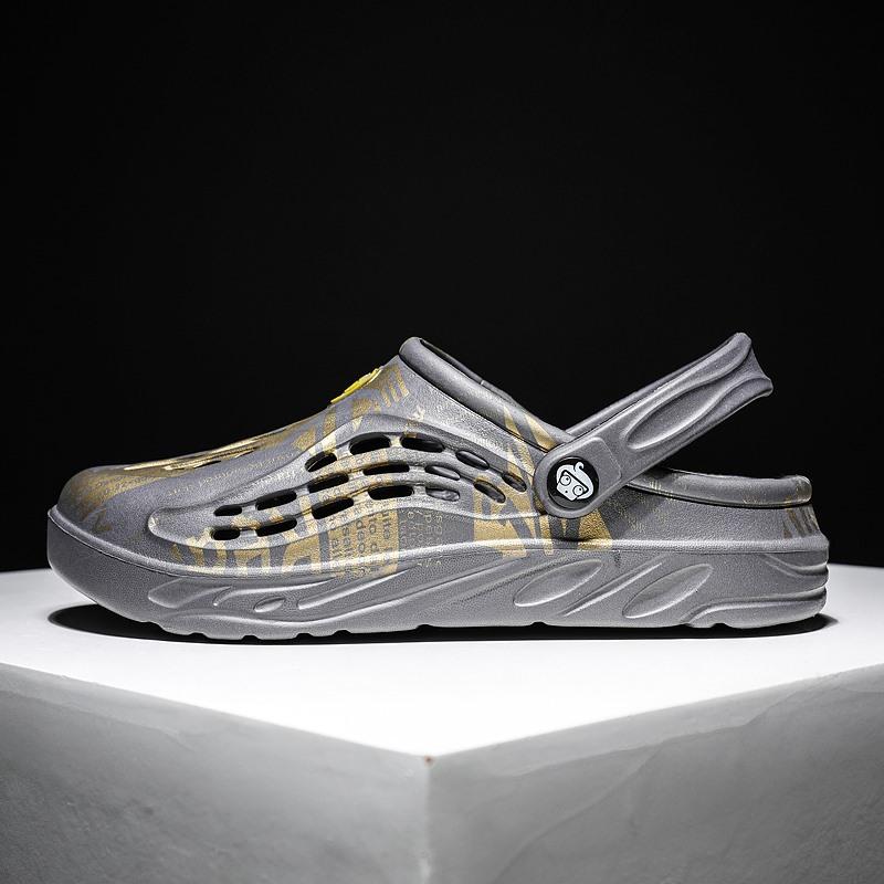 Men's hole shoes large size slippers bag head beach shoes men's trendy outdoor sandals wear slippers fashion breathable sandals