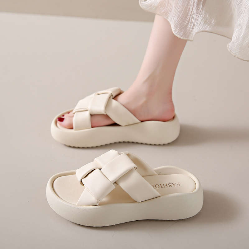 Platform French beach sandals one-word slippers women's wear 2025 summer new casual high-end slippers women