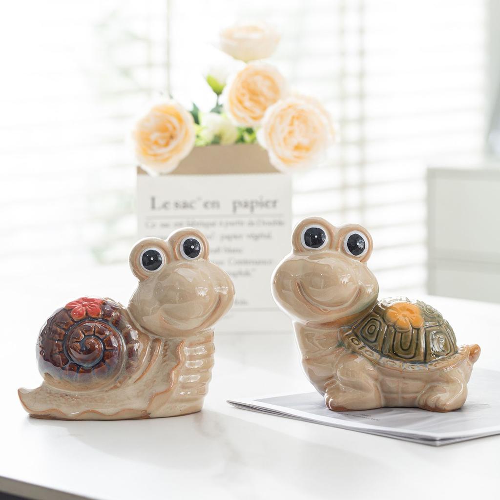 Jingdezhen Ceramic Turtle Snail Ornament, Creative Home Living Room TV Cabinet Fish Tank Decoration Landscaping Decoration