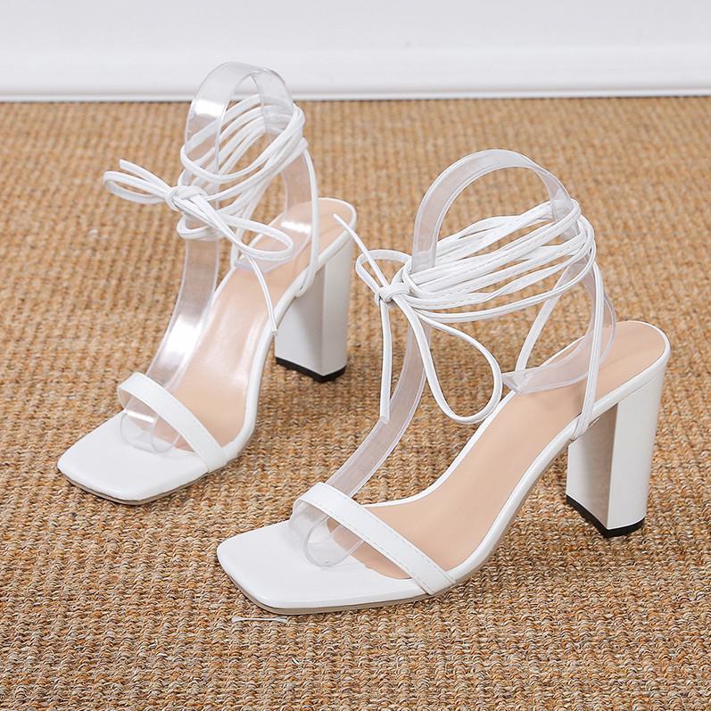 

Новые европейские и американские женские босоножки на высоком каблуке больших размеров с толстым квадратным каблуком, дизайном «рыбий рот» и отделкой ремешками для лета. 41 белый