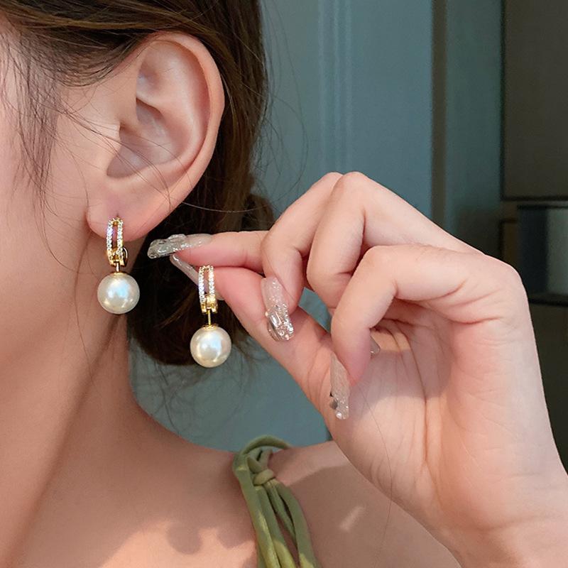 Elegant White Shell Heart Pearl Earrings For Women Sweet Gold Tone Dangle Earrings